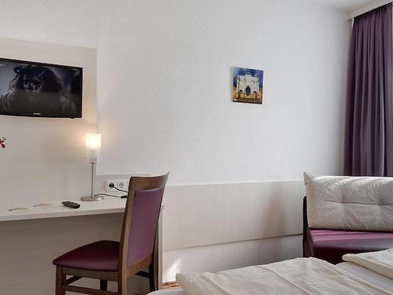 24F3E9BF291D8E7B5F6F8F45D09D8D65