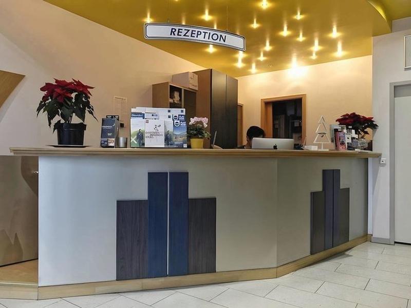 DE122070F63E19F58233E5F17BBEDEE3