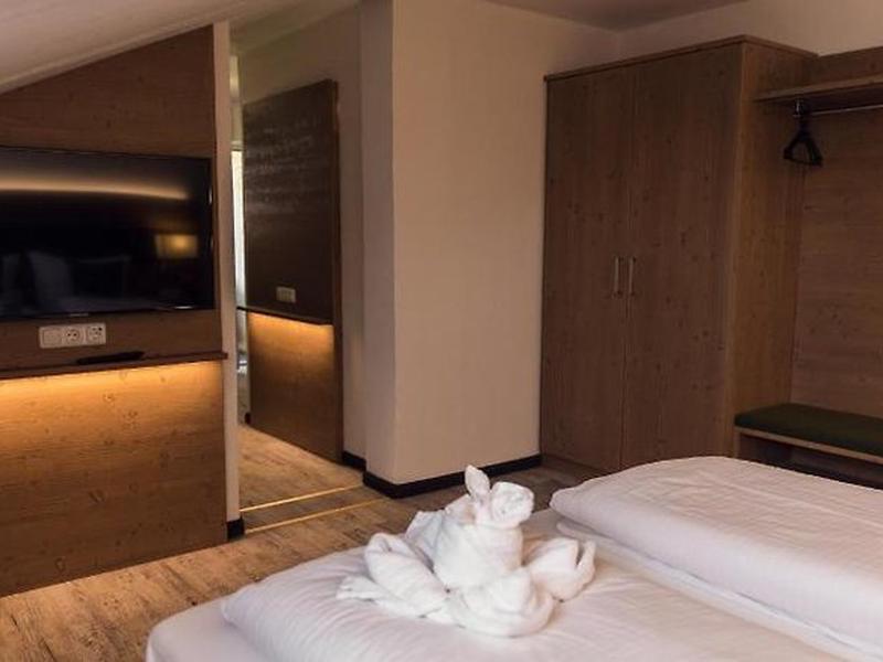 30E0C4012E7C84A6BF412DEA2CFAAA3E