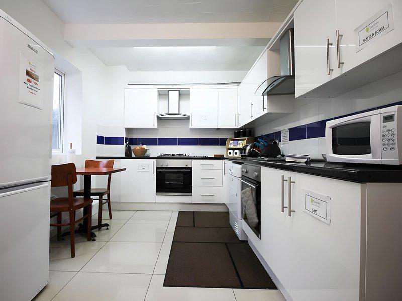 909C35FF447E54B01408A0C6E865C949