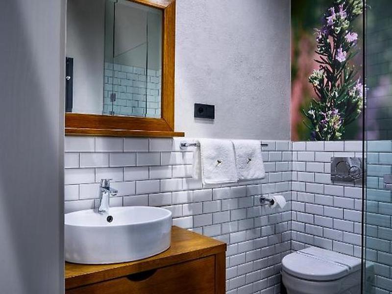 248F1357B7E26C43CAF7B96ACAA0679D