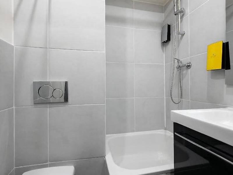 20E90D2B94E2FAF5BF45099BD9C321E9