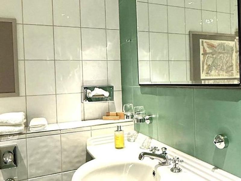 63B24CF3E52F66D6D624F9E5CC500136