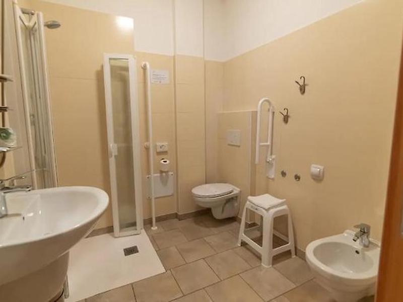 76F89FE5FA7CCE73DA447530B81C8700