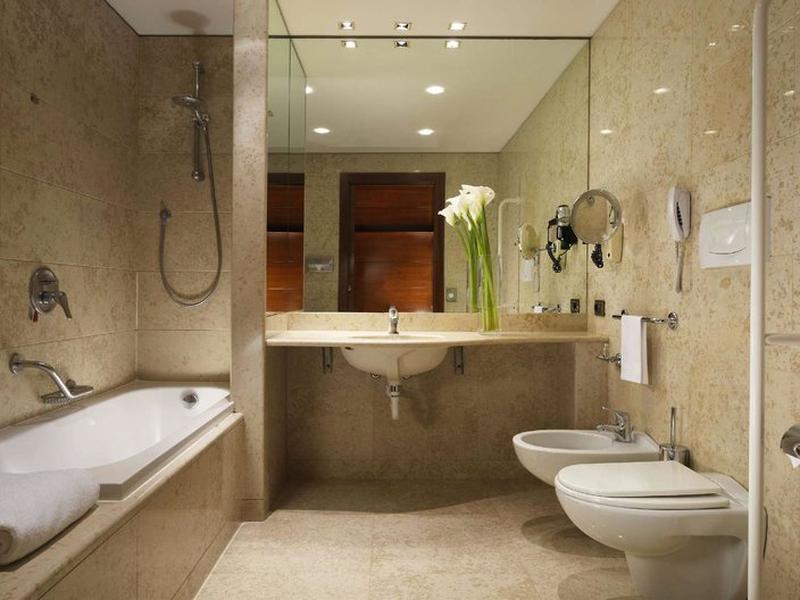 8E64BB92FED6F645F3969FFE5E651D78