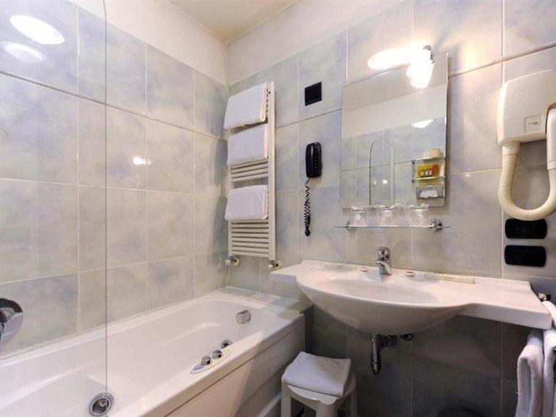 10CF04A0E112DD39A9C8FD3EB7786C83