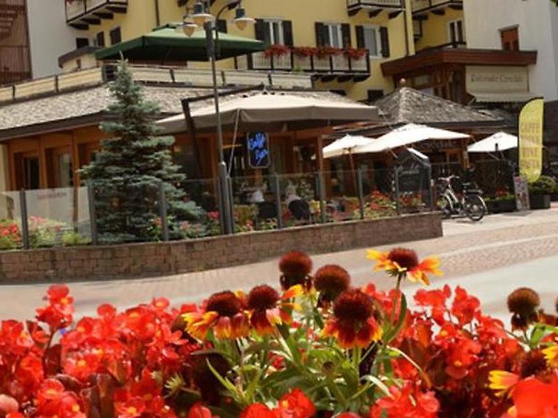 D79355AAB400F435F33BFB3AF99A719B