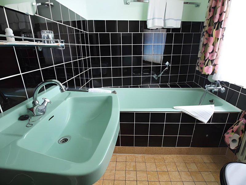 0B43E1C38BD242642B5F94DBF806AD64