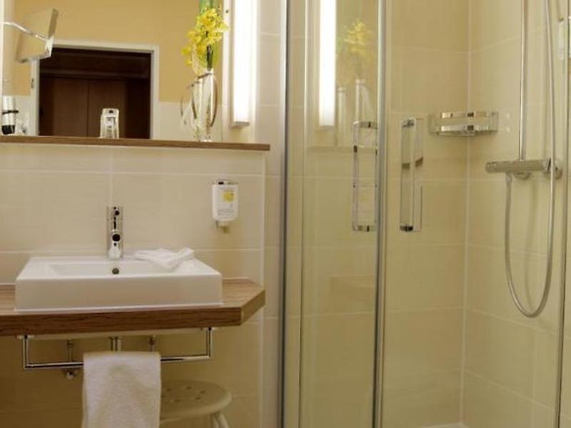 A5924E5F2895CC2BF8D5B8A4624EC49C