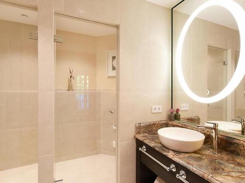 903915D1C4CED4A58182C94721BA18AD