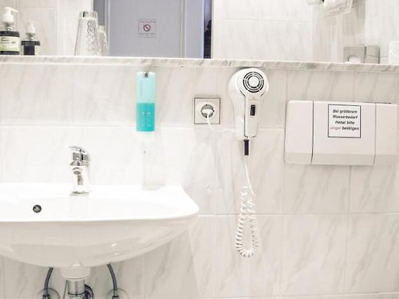 C3802B4DFE8E702DC7AF224F2D69FF95