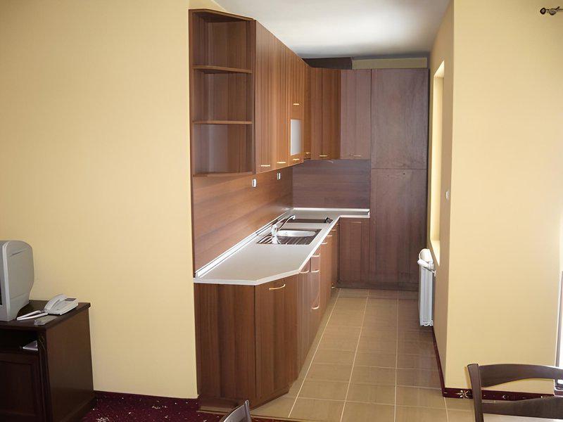 CB1D64600BA13A0F77E599A7828D00E8