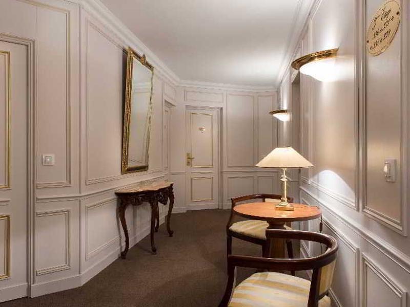 8F24DED0BB1E85C9F7B895657EFAB663