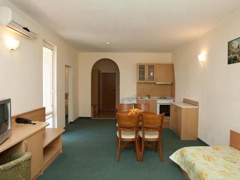 142EB648C6C59B2A6190069439CB5FAB