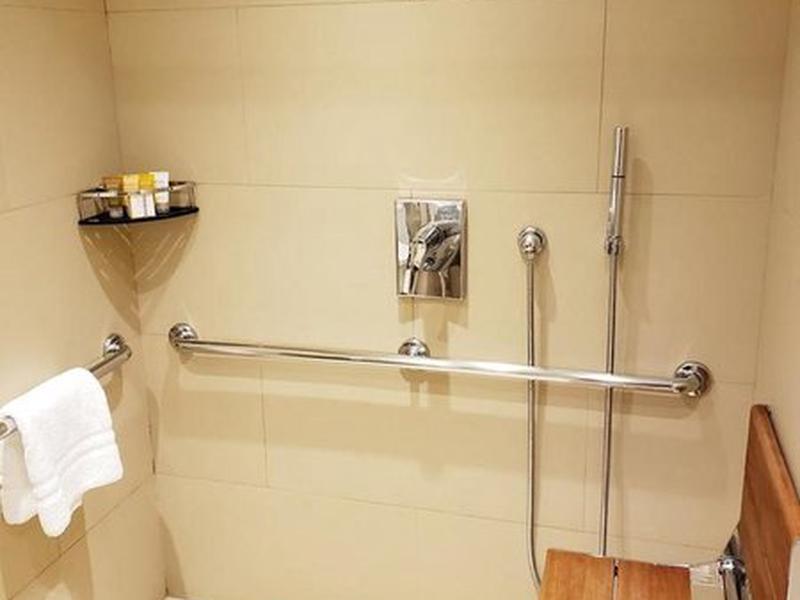 96DEF9E12F8A08D13A3E0C48FC19FDAA