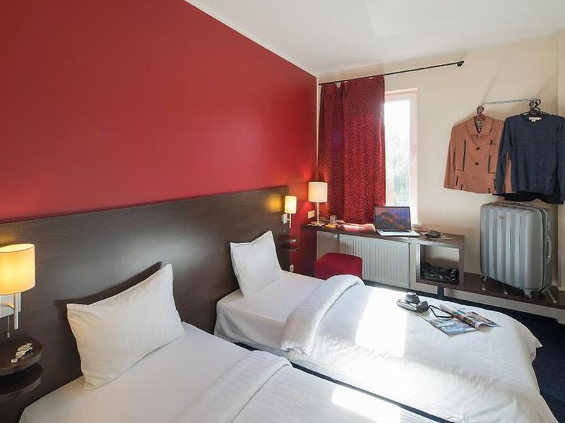 9D139D48B68404AFB3947C98F8D593F3