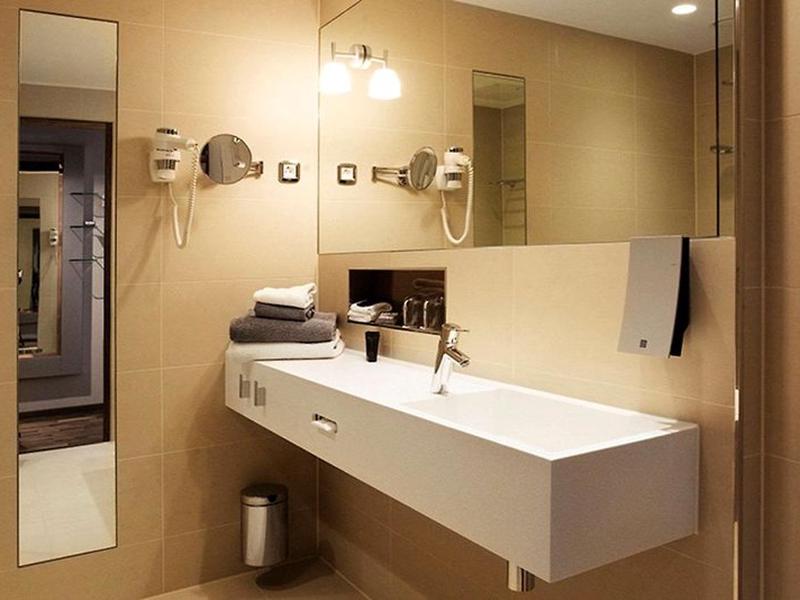 762FFB32AC0B3657EF16C8150704F8A7