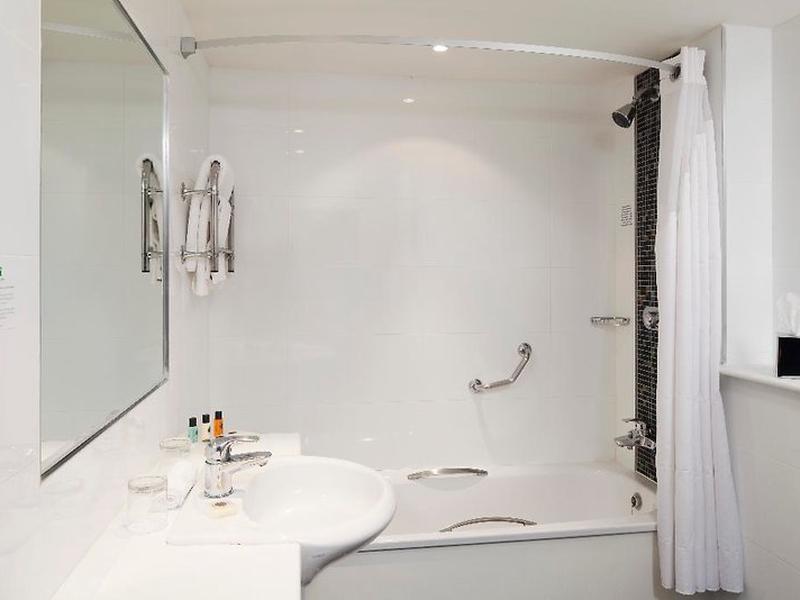 A68BC5AA2BDC24C0A21B784034A1C154