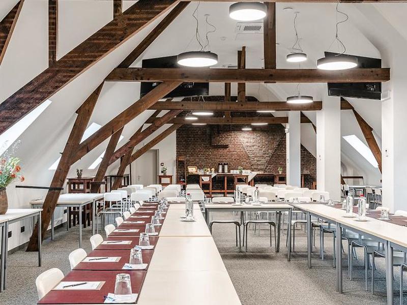 21307DB7222640E195D029D06CDFEA9D