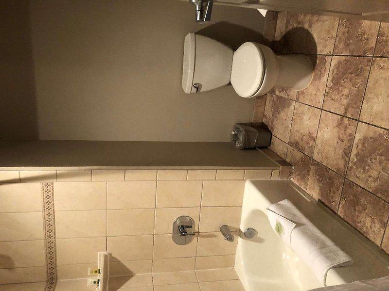 8380A2FE000414AA46A97B787E9AE5D3