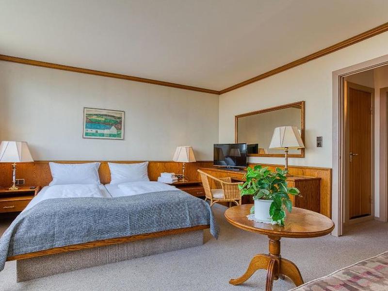 1985196F6761DCA8411FE3233FCF57CC