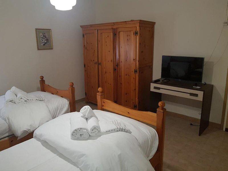 F5F83A26DF3DB5629EE3DE33749F4FE3