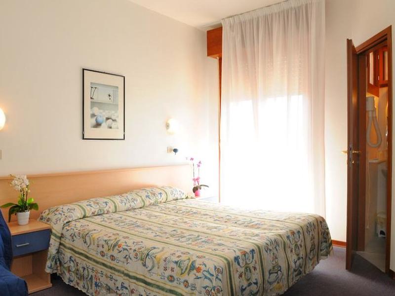 79CA3DCD438DDFFFAFADEF0F3B681423