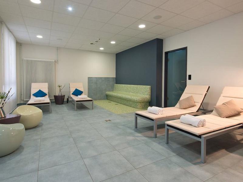 18AD6C034F6725E6E416A1C4BDF0F126