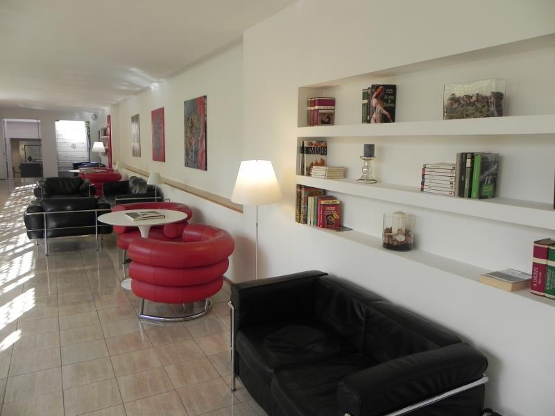 E29EC81A3714C61AD1B243F2A1612725