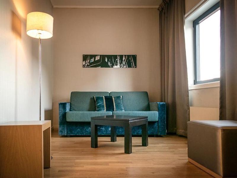 EB9903BE13500E1D2701927C92F49802