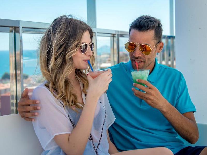 37C8E4DADF67D56CBD9A97F3C5626D98