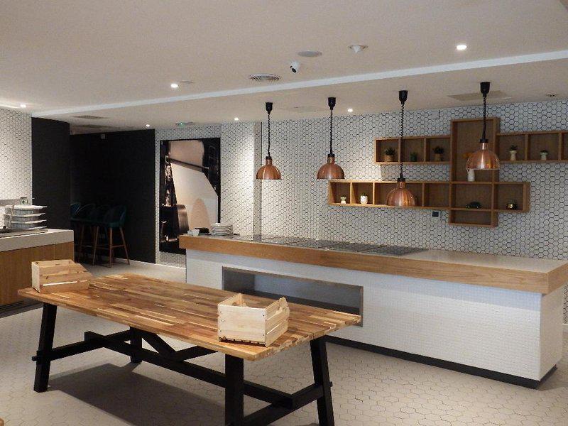 05A84F6551E5E545DC9F6B95E1853C4C