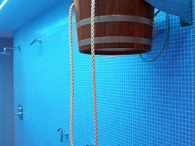 EAD066B4D1F55C9E2D52406186C6481E