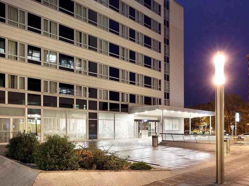 957B6584215B1A05BB3BD5FDA38F0432