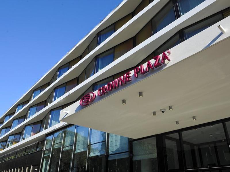 E5E18579DBD0E9AECAA51BB26AD6F8C8