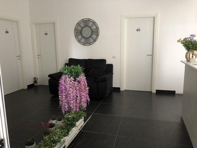 19556B12C86D5D866D3461F4AD2F69C4