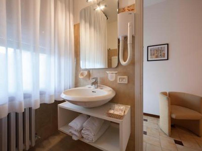 72258CF2A63ECF45976AC9FFAF9A51C2