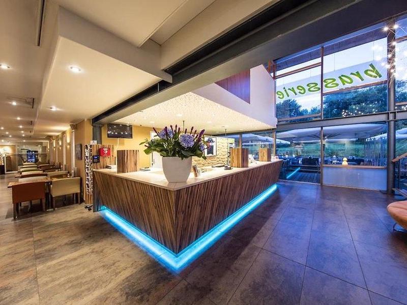 46FC1AFDAC94F73D81C8374F2D576B20