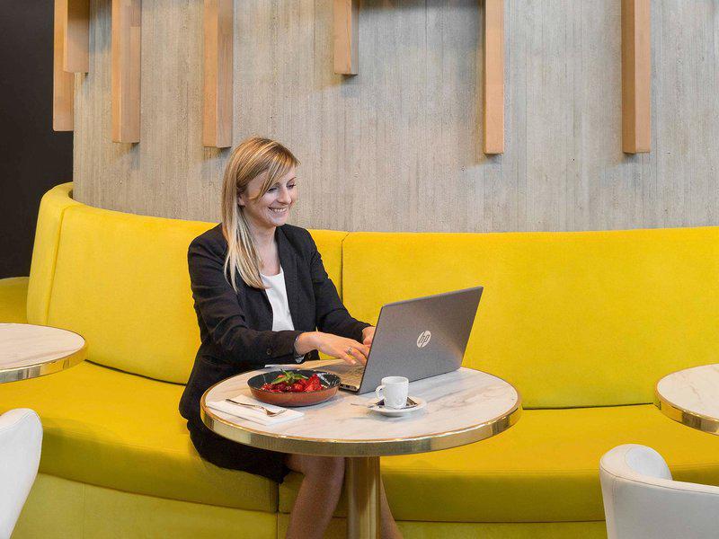 B658167457EDC84ACF08A46A9AA239D4