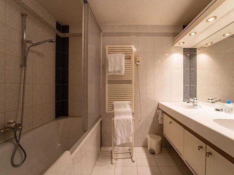 4B6AC12D1A09E10CD504DCC035F1EEF5