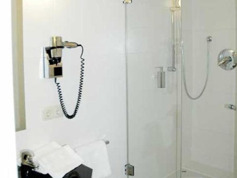 C04CE600D3B3A4318FE38B7BAE0E30B9