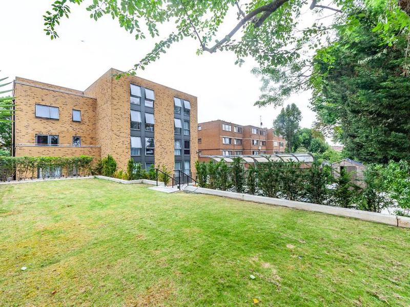 5B89D240EEFE5FF6FF24E38BD8323C26