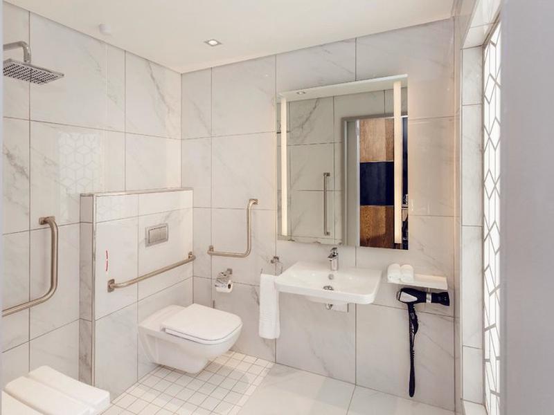 F1F17A43C2A70D6F887AEDB23055EB79