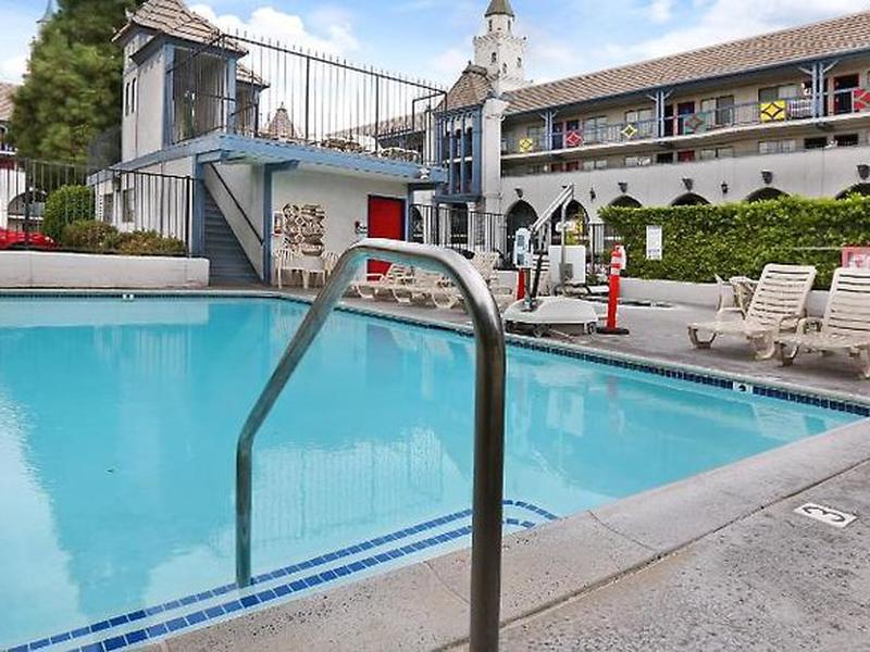 C8198F9FCFD27BFE9FF49741FF8BAF84