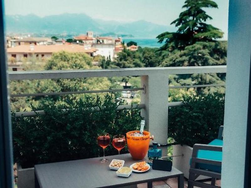 B7FD1A5DE81AB229E30158292561BE32