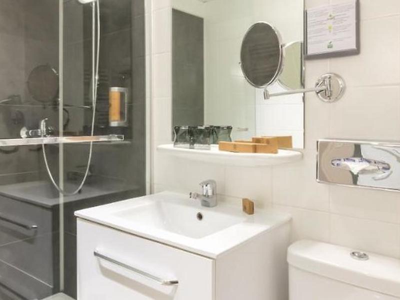 42FF2B3FF0E84DFC7E97E5D0EDDB7995