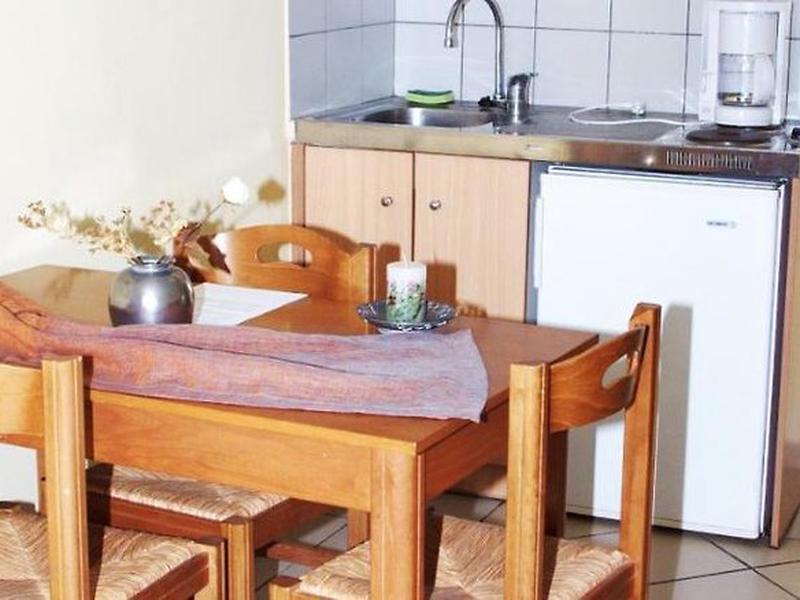 0CCD6F088BF397D28257E09E66A5B51A