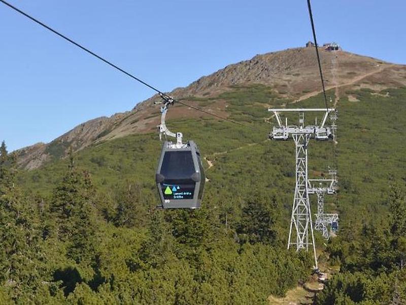 AB8CA9B2C699424374BB4B056B647153