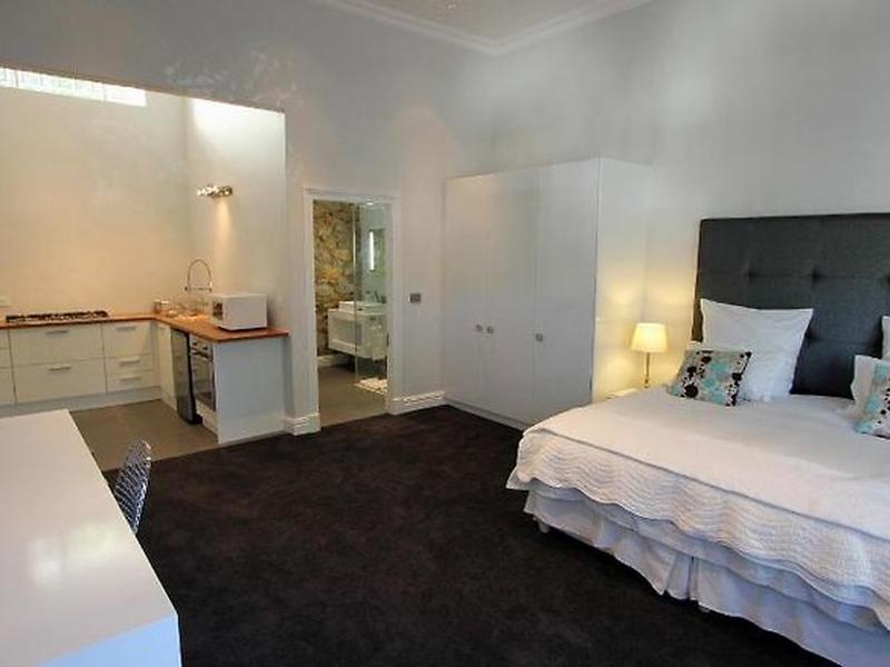 D79462FE75F8255FB93F54F1828E804B