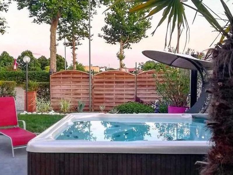 08BC7D76760C6043D7B651D7A3BB3F3B